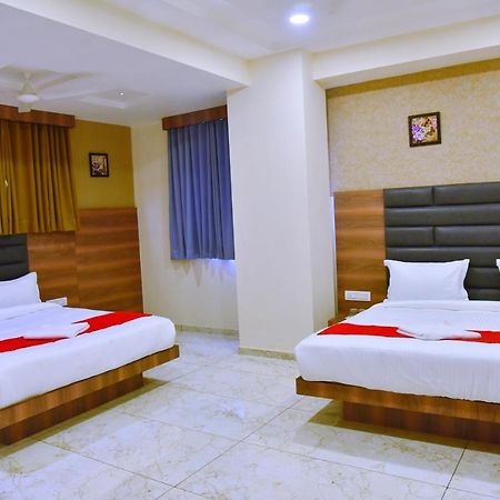 Hotel Krishna Palace Anand Exterior photo