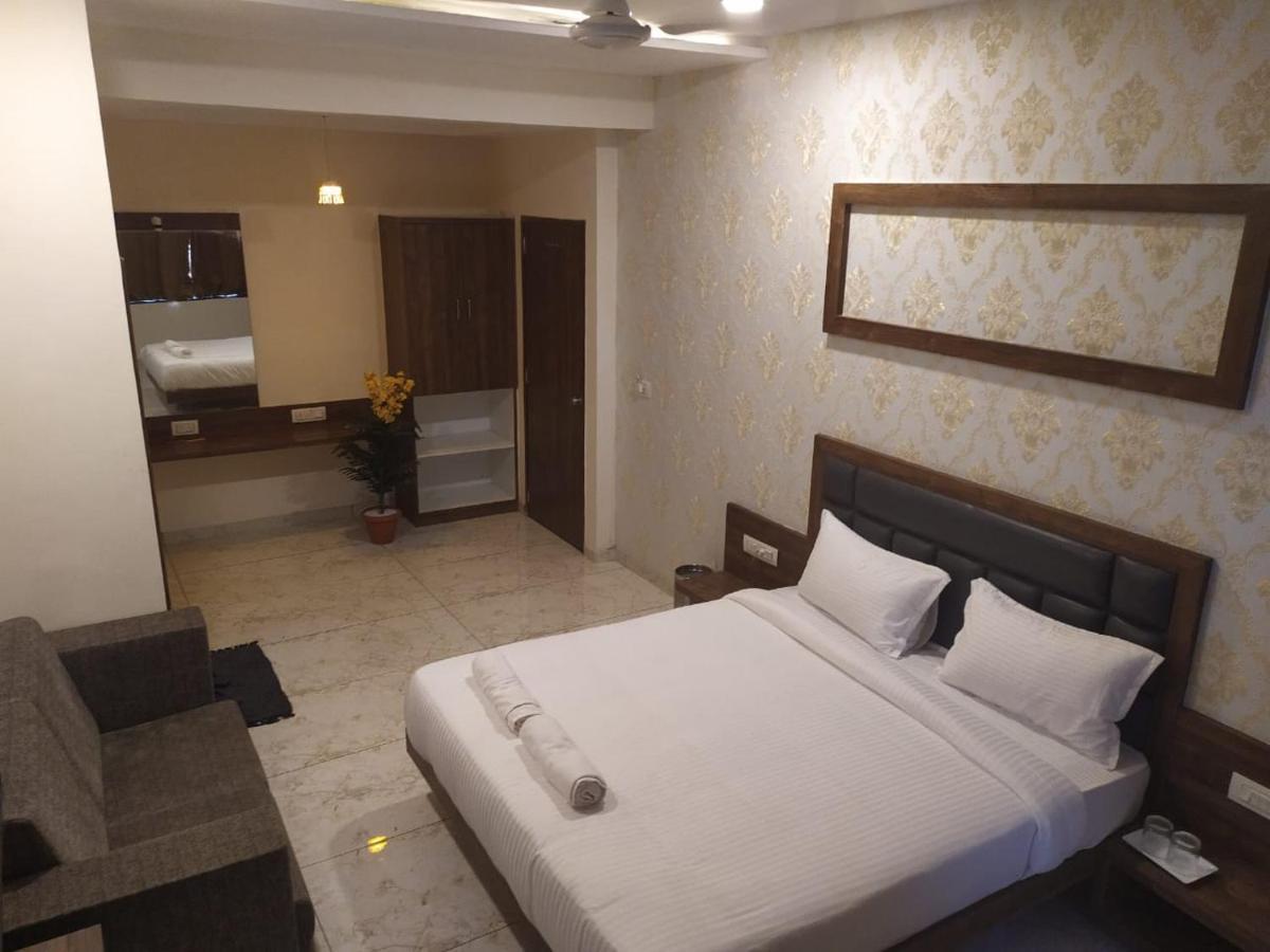 Hotel Krishna Palace Anand Exterior photo