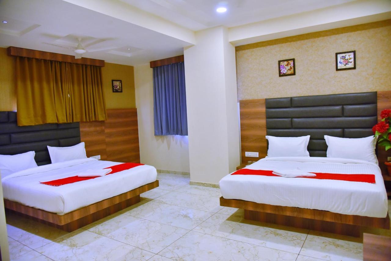 Hotel Krishna Palace Anand Exterior photo